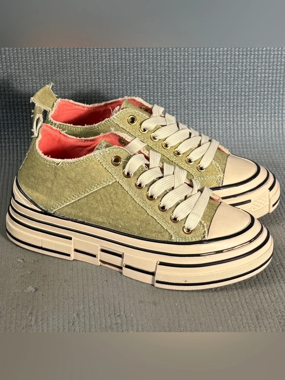 Pregunta Sage Green Women’s Fashion Sneakers Size 6‎ US 36 EU